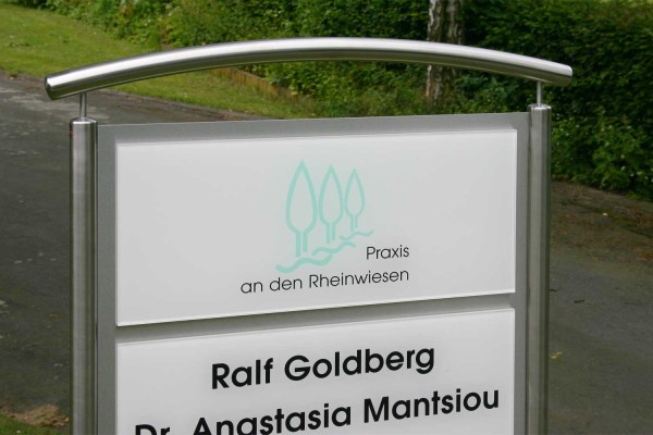EdelstahlSchildständer Typ HalbbogenV2AGoldberg HalbbogenV2A
