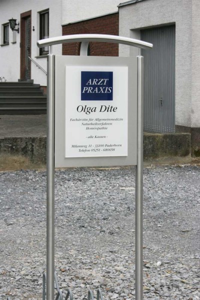 EdelstahlSchildständer Typ HalbbogenV2ADite HalbbogenV2A