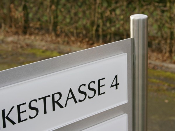 EdelstahlSchildständer Typ ESRHV2APlexiHobrik ESRHV2APlexi